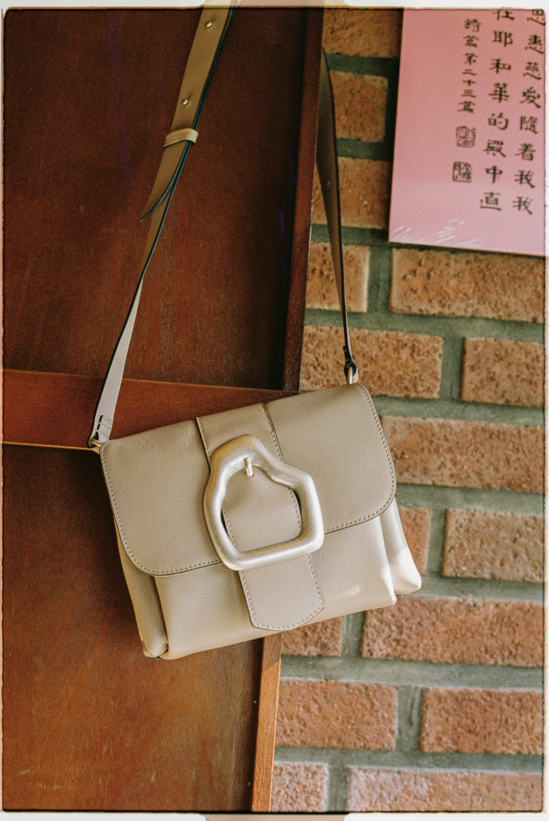 Cala jade nami shoulder bag in beige with a silver buckle